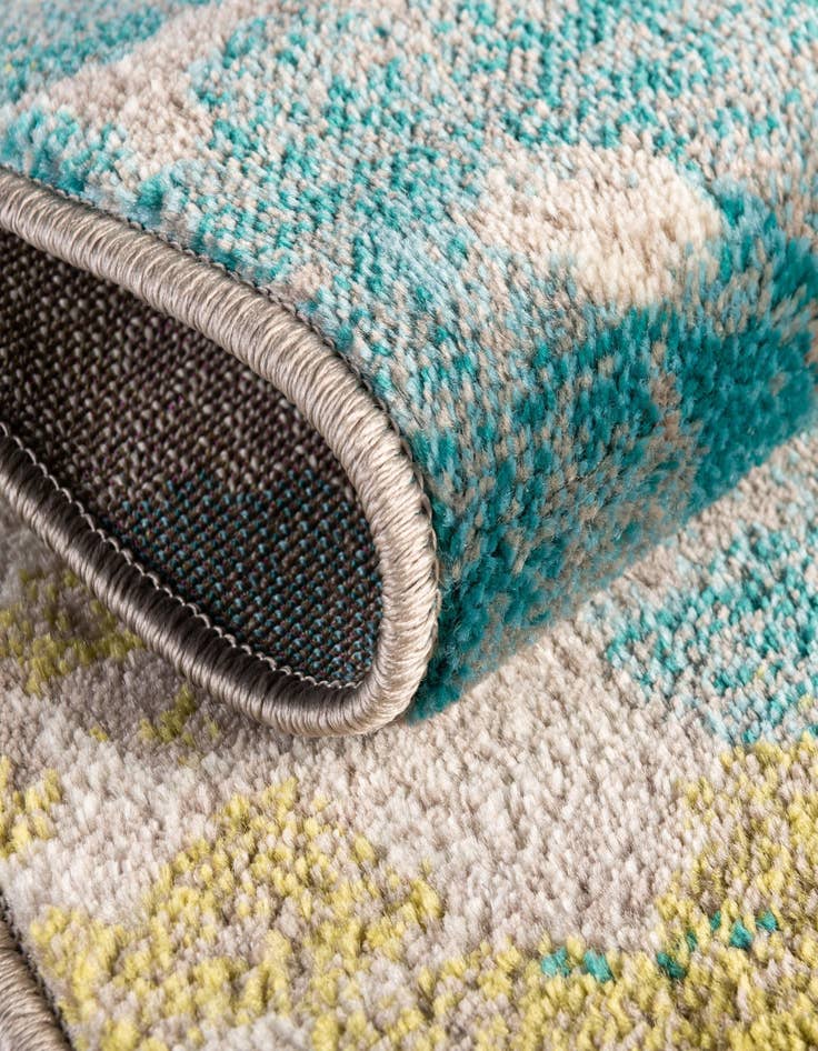 Detail image of 2' x 6' Azalea Runner Rug