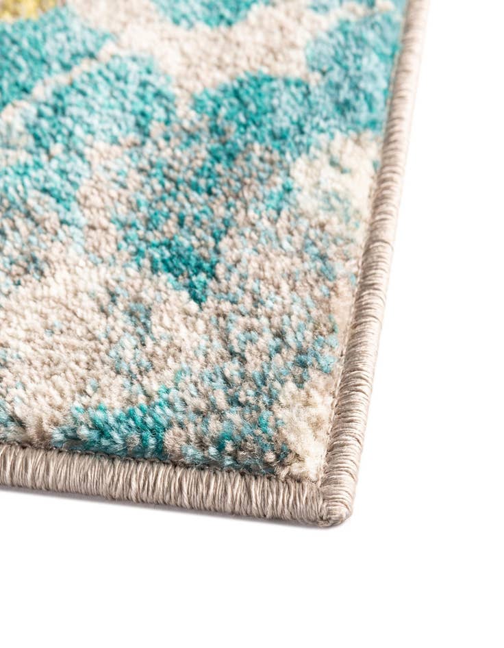 Detail image of 2' x 6' Azalea Runner Rug