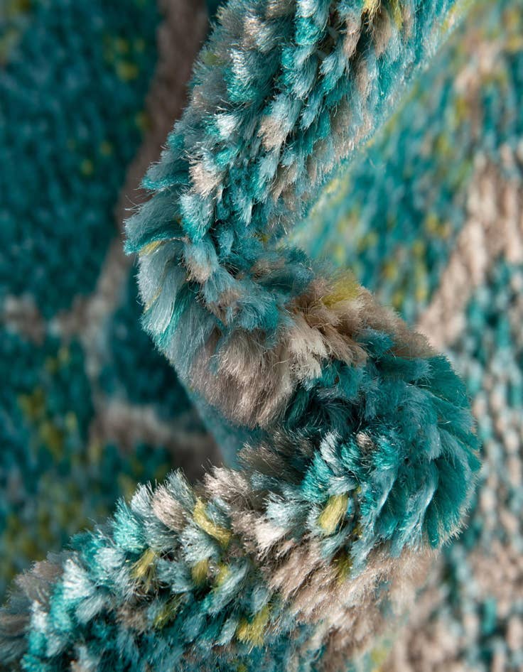 Detail image of 2' x 6' Azalea Runner Rug