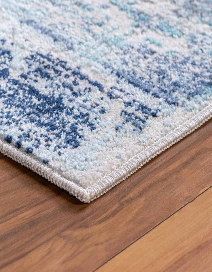 Detail image of 2' 7 x 9' 10 Budapest Runner Rug