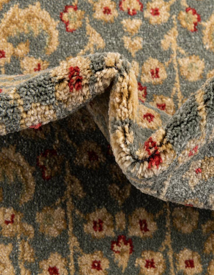 Detail image of 2' 7 x 10' Chelsea Runner Rug