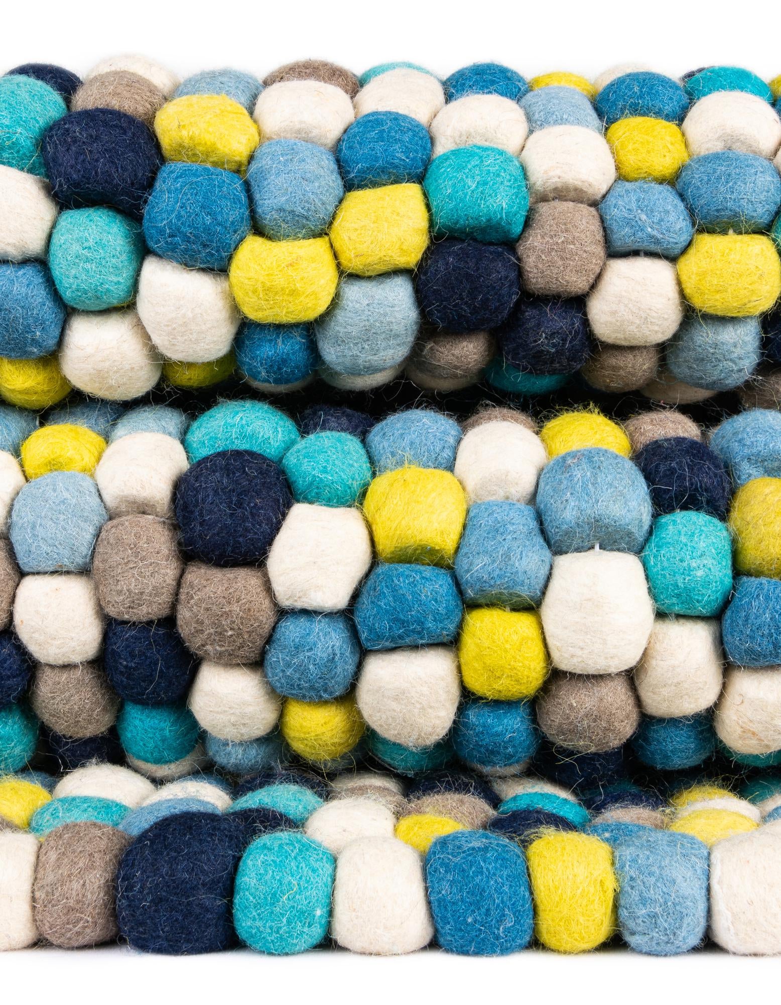 2' x 4' 1 Felt Ball Wool Runner Rug