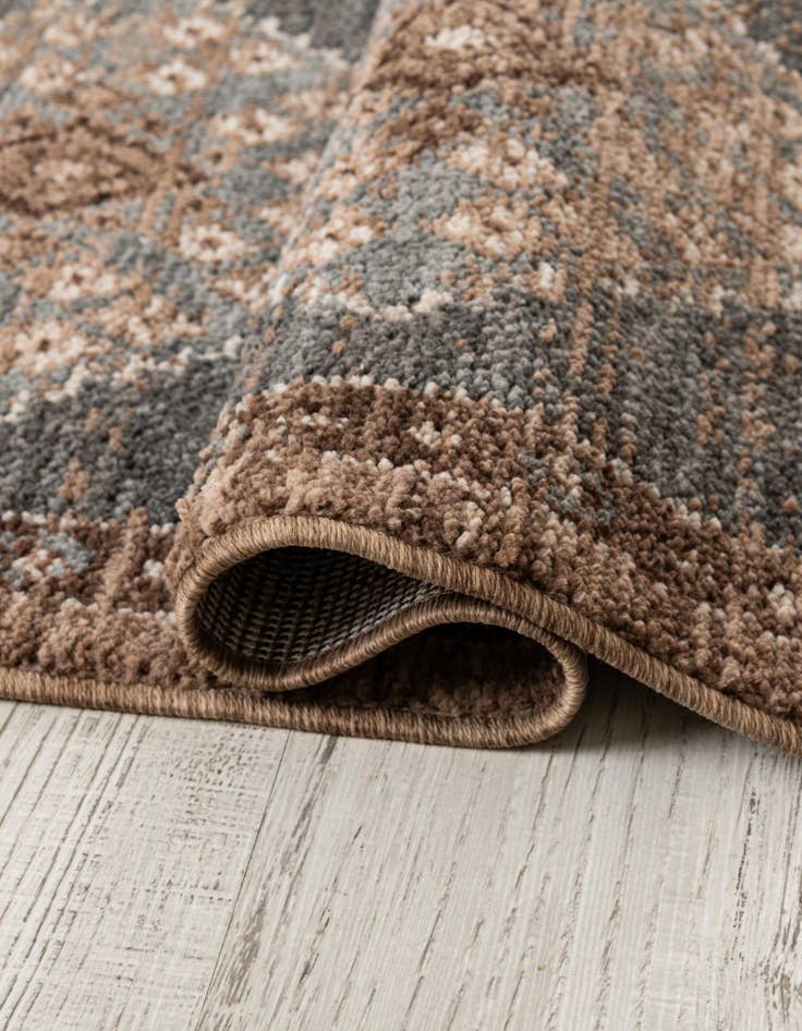 Detail image of 2' x 6' 3 Grand Tradition Runner Rug