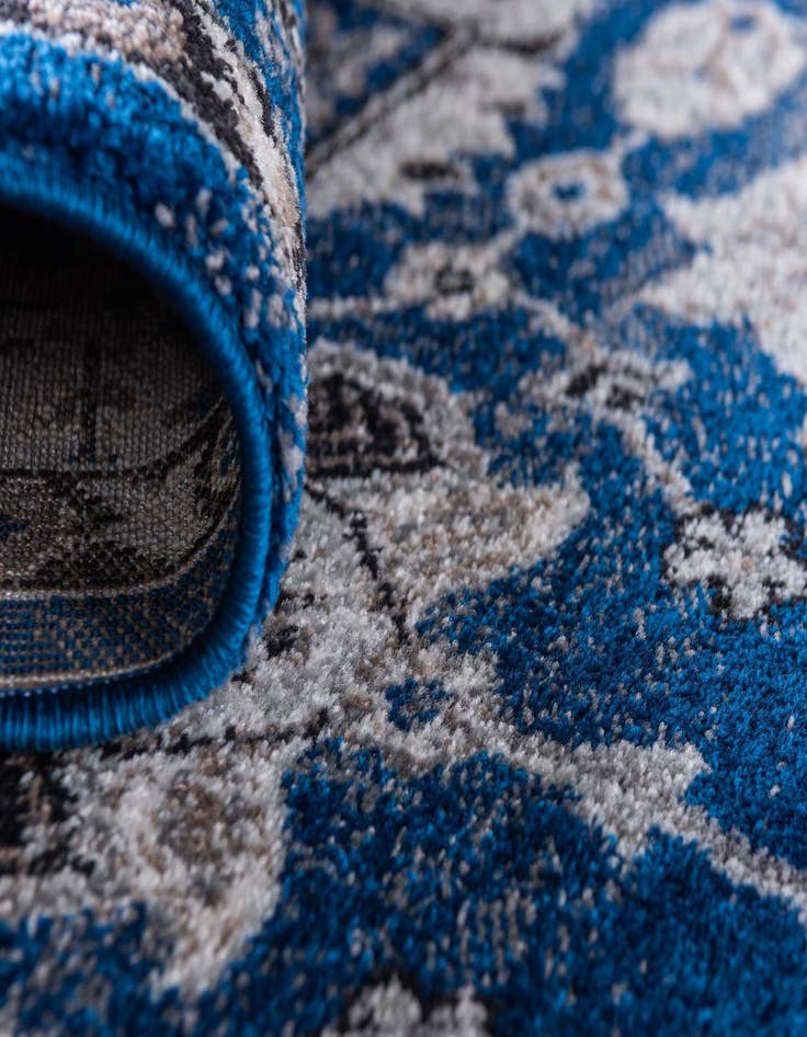 Detail image of 2' 2 x 6' Heritage Runner Rug