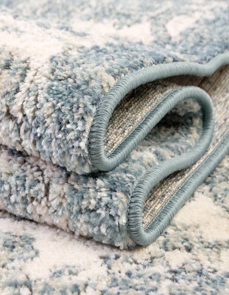 Detail image of 2' 7 x 16' 5 Isabella Runner Rug