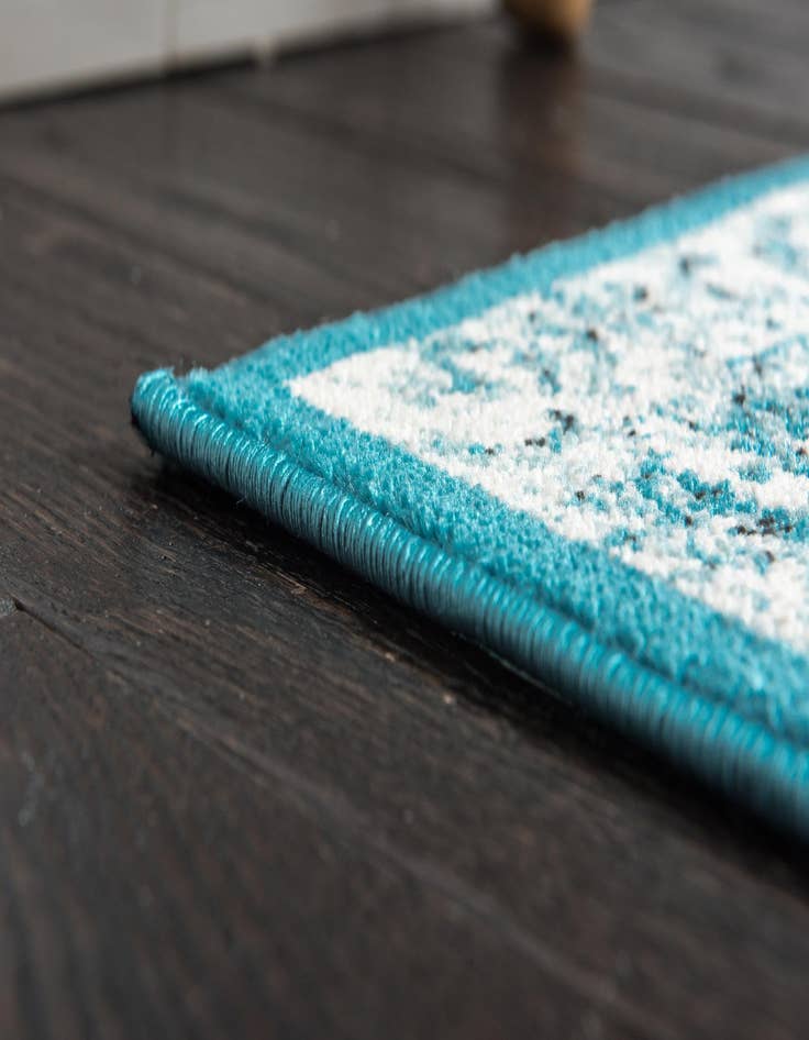 Detail image of 2' x 6' Istanbul Runner Rug