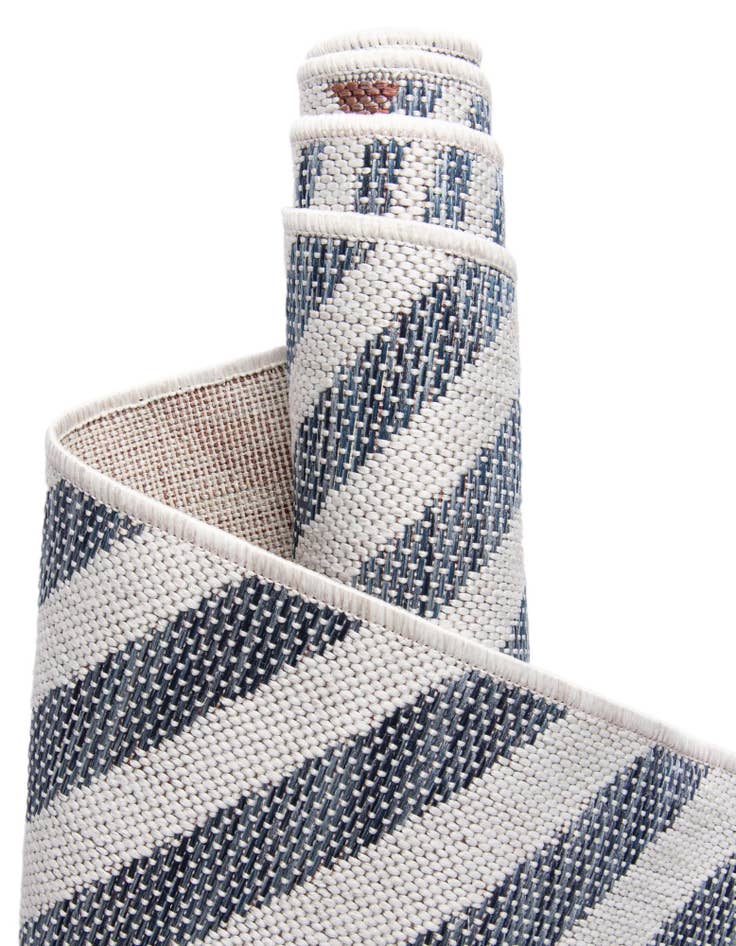 Detail image of 2' x 8' Easy-Clean Jill Zarin Indoor / Outdoor Runner Rug