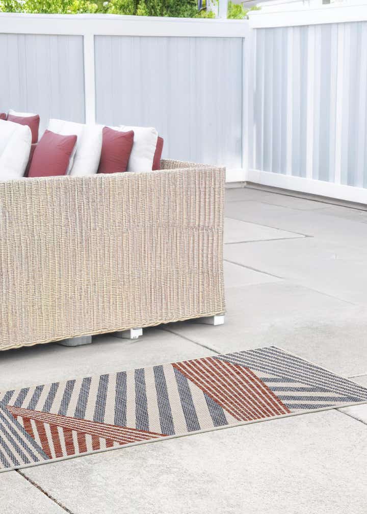 2' x 6' Easy-Clean Jill Zarin Indoor / Outdoor Runner Rug