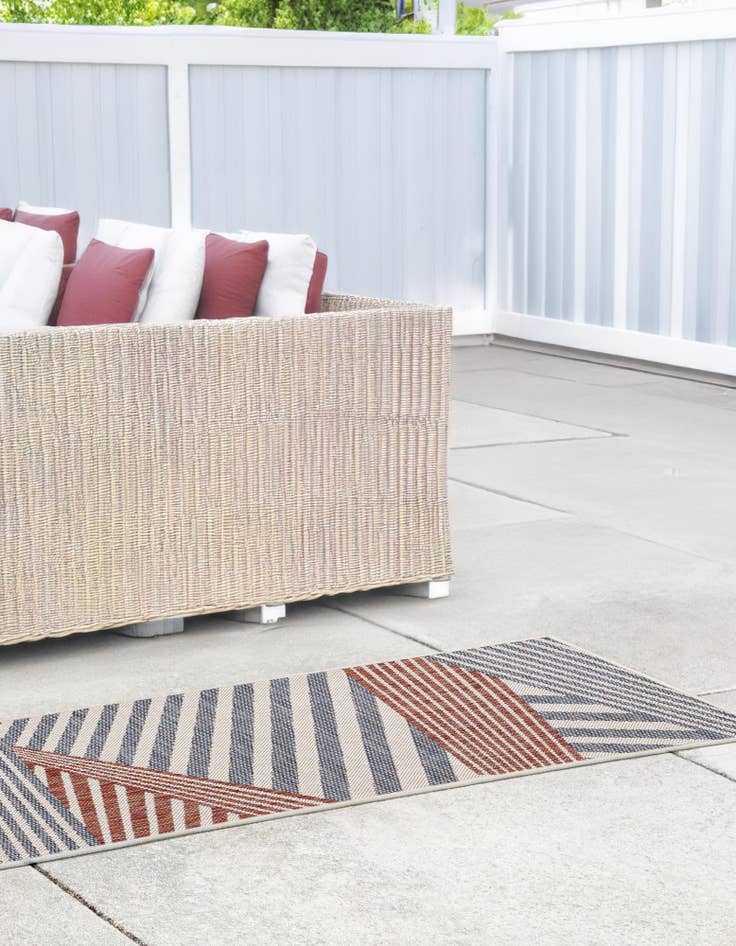 Detail image of 2' x 8' Easy-Clean Jill Zarin Indoor / Outdoor Runner Rug
