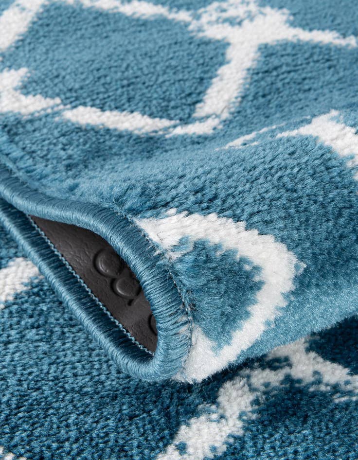 Detail image of 2' x 6' 7 Kasbah Trellis Runner Rug