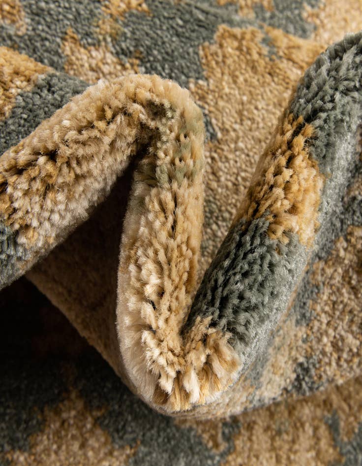 Detail image of 2' 7 x 10' Kensington Runner Rug