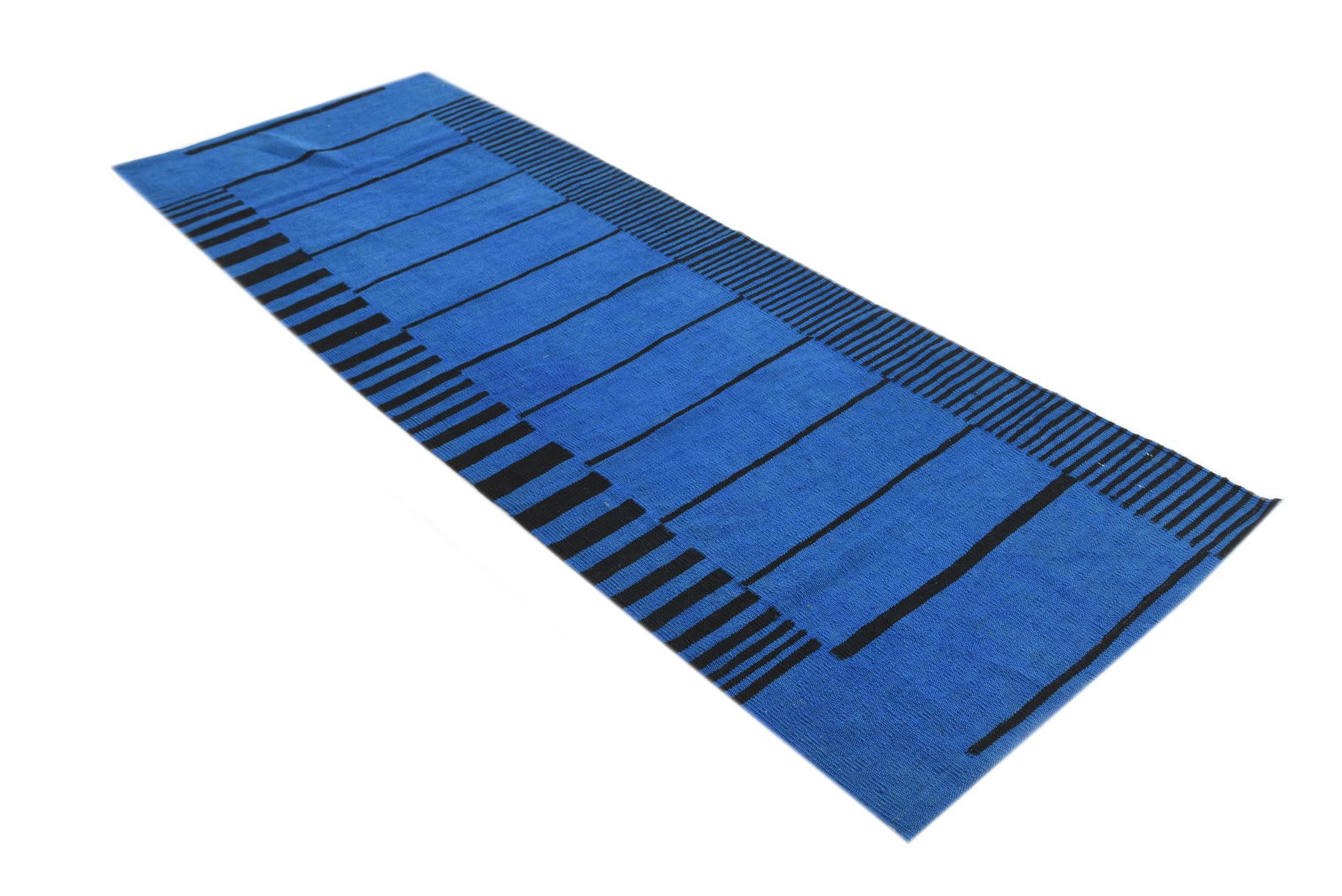 2' 9 x 7' 8 Hand Woven Kilim Modern Wool Runner Rug