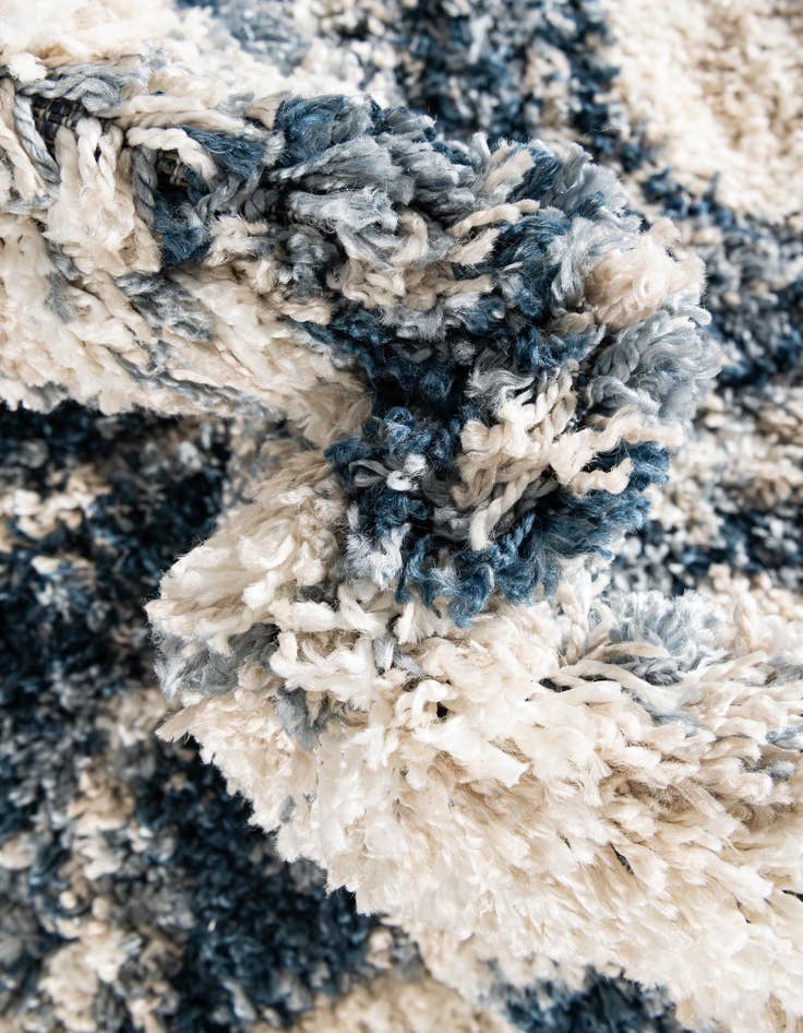 Detail image of 2' 2 x 6' Lagom Shag Runner Rug