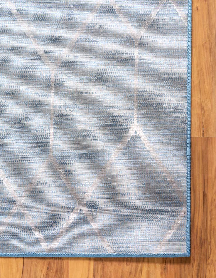 Detail image of 2' 7 x 16' 5 Lattice Trellis Runner Rug