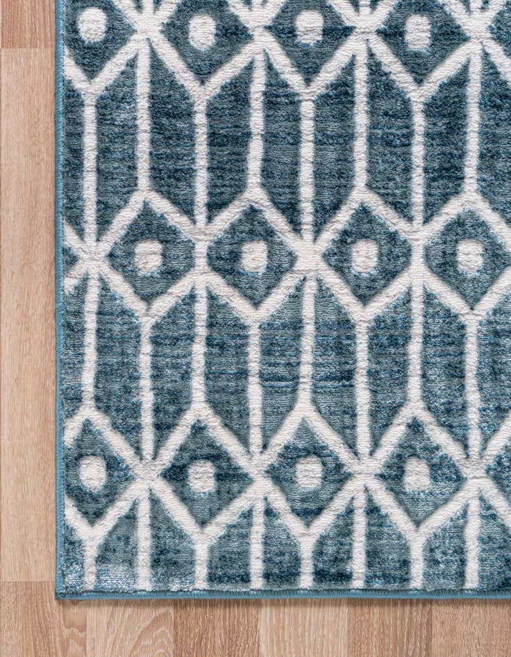 Detail image of 2' x 8' Lattice Trellis Runner Rug