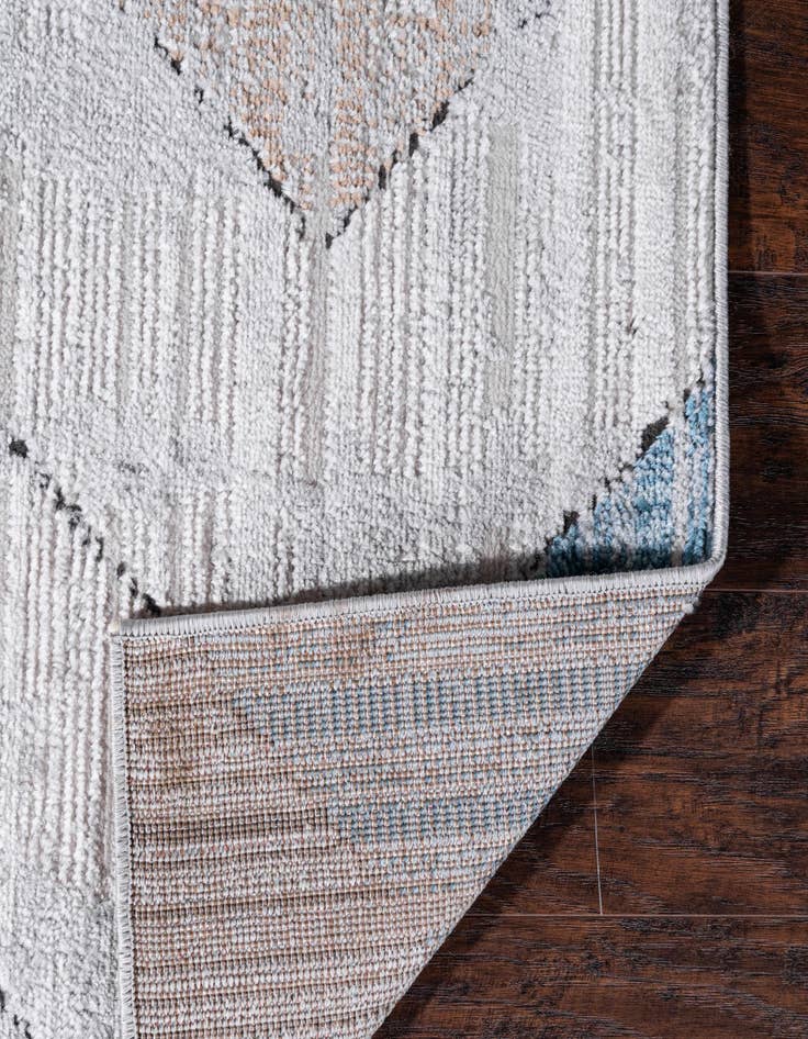 Detail image of 2' 2 x 6' Leipzig Runner Rug