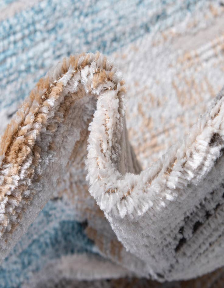 Detail image of 2' 2 x 6' Leipzig Runner Rug