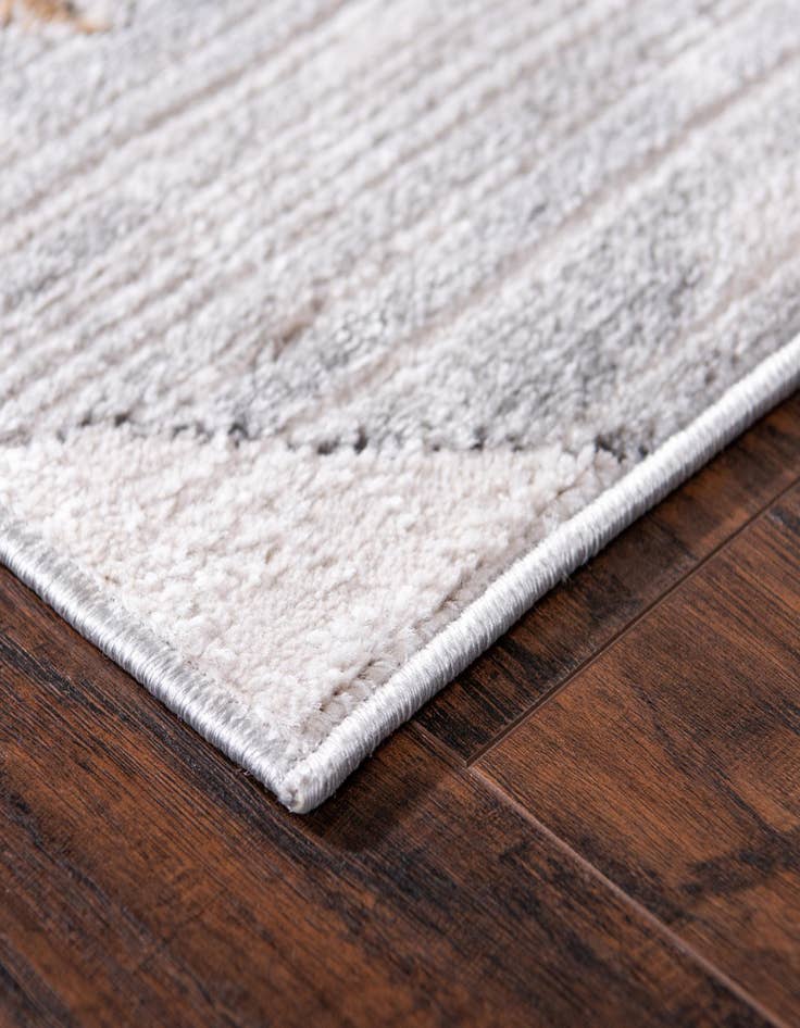 Detail image of 2' 7 x 10' Leipzig Runner Rug