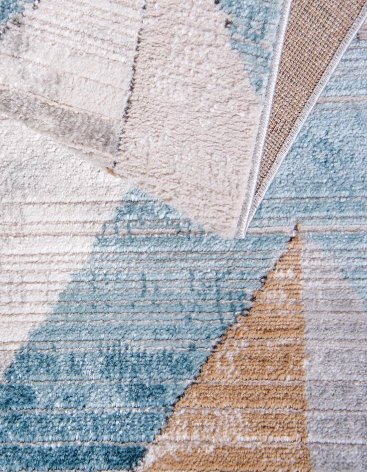 Detail image of 2' 7 x 10' Leipzig Runner Rug