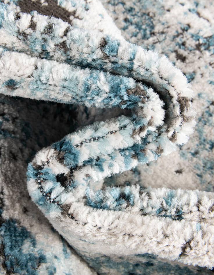 Detail image of 2' 7 x 10' Leipzig Runner Rug