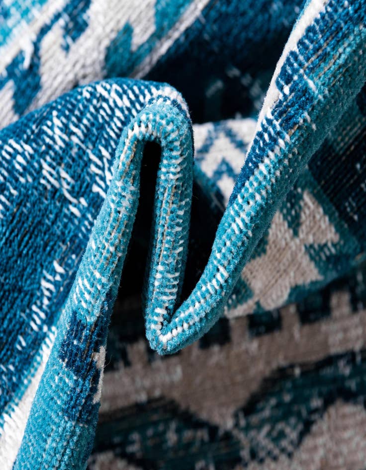 Detail image of 2' 7 x 10' Lucerne Runner Rug