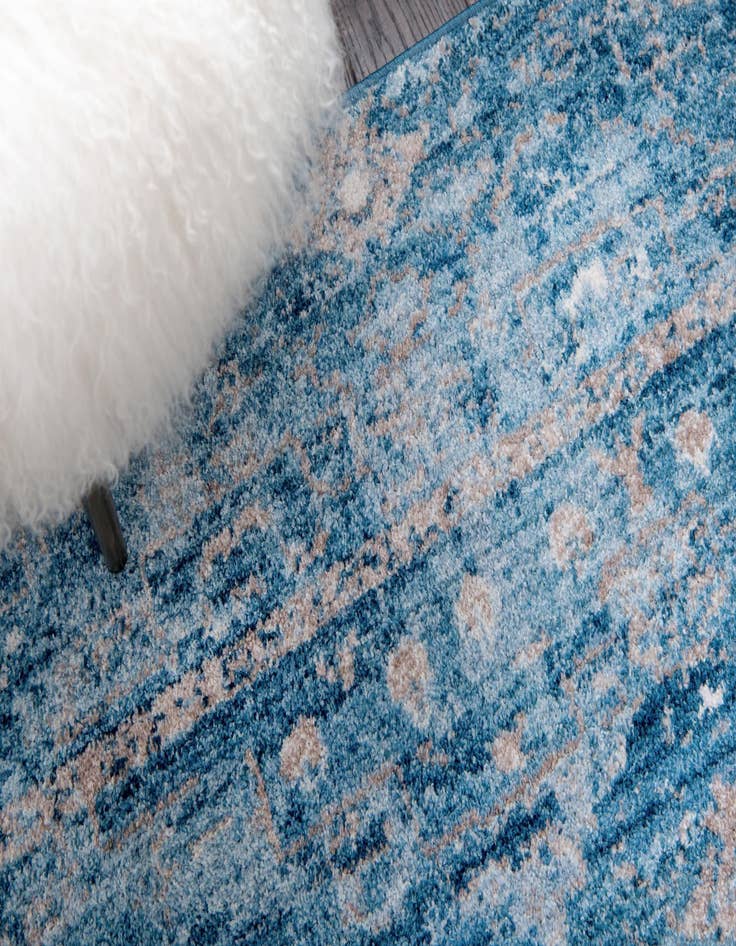 Detail image of 2' 2 x 6' Madrid Runner Rug