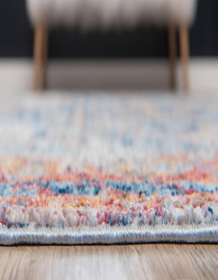 Detail image of 2' 2 x 6' Madrid Runner Rug