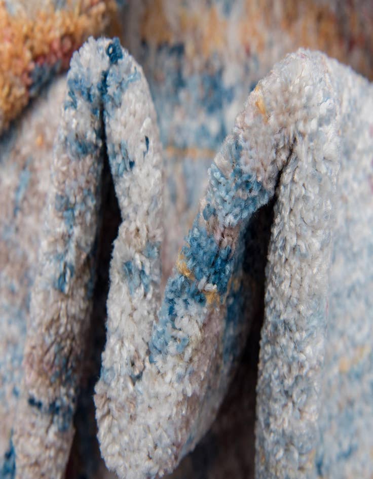 Detail image of 2' 2 x 6' Madrid Runner Rug