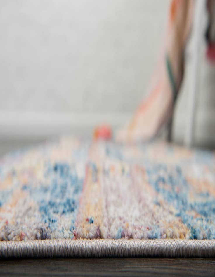 Detail image of 2' 7 x 8' 2 Madrid Runner Rug