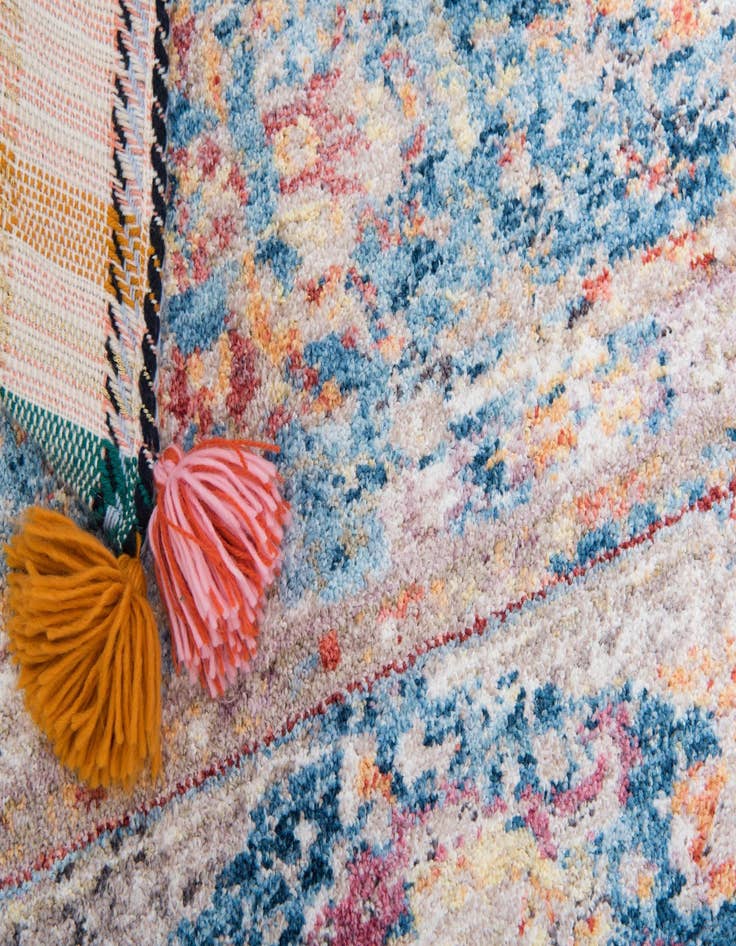 Detail image of 2' 7 x 8' 2 Madrid Runner Rug