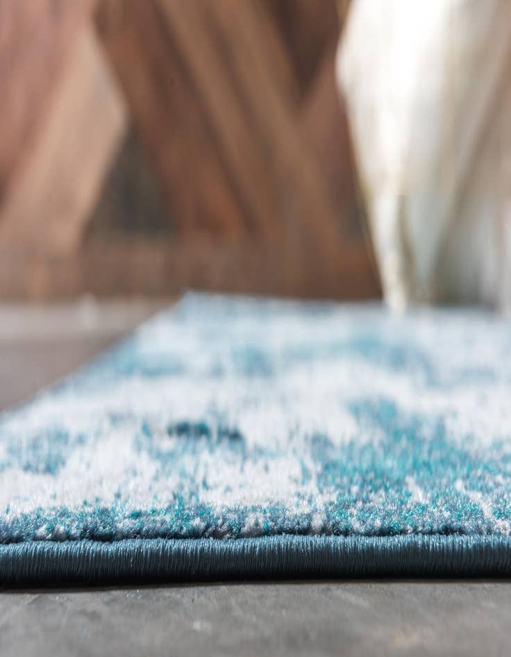 Detail image of 3' 3 x 16' 5 Monaco Runner Rug