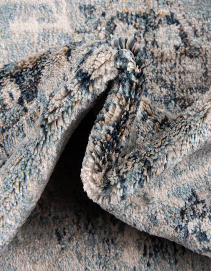 Detail image of 2' 2 x 4' Newport Runner Rug