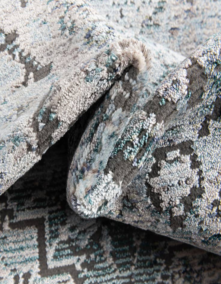 Detail image of 2' 8 x 8' 2 Noble Runner Rug