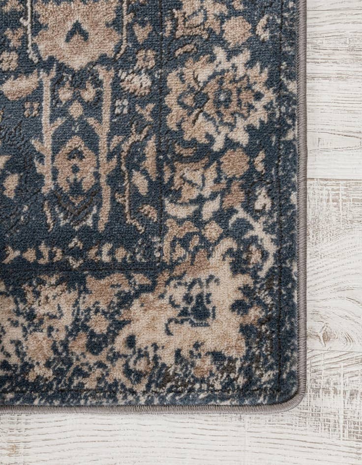 Detail image of 2' 7 x 10' Oregon Runner Rug