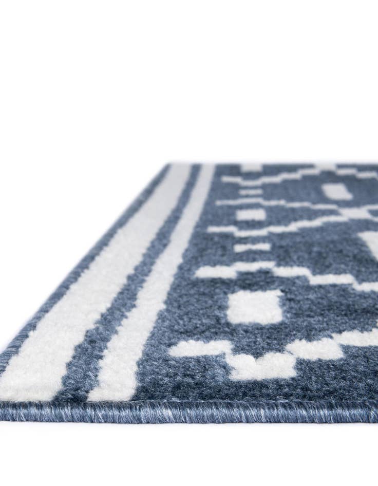 Detail image of 2' x 6' Oslo Runner Rug