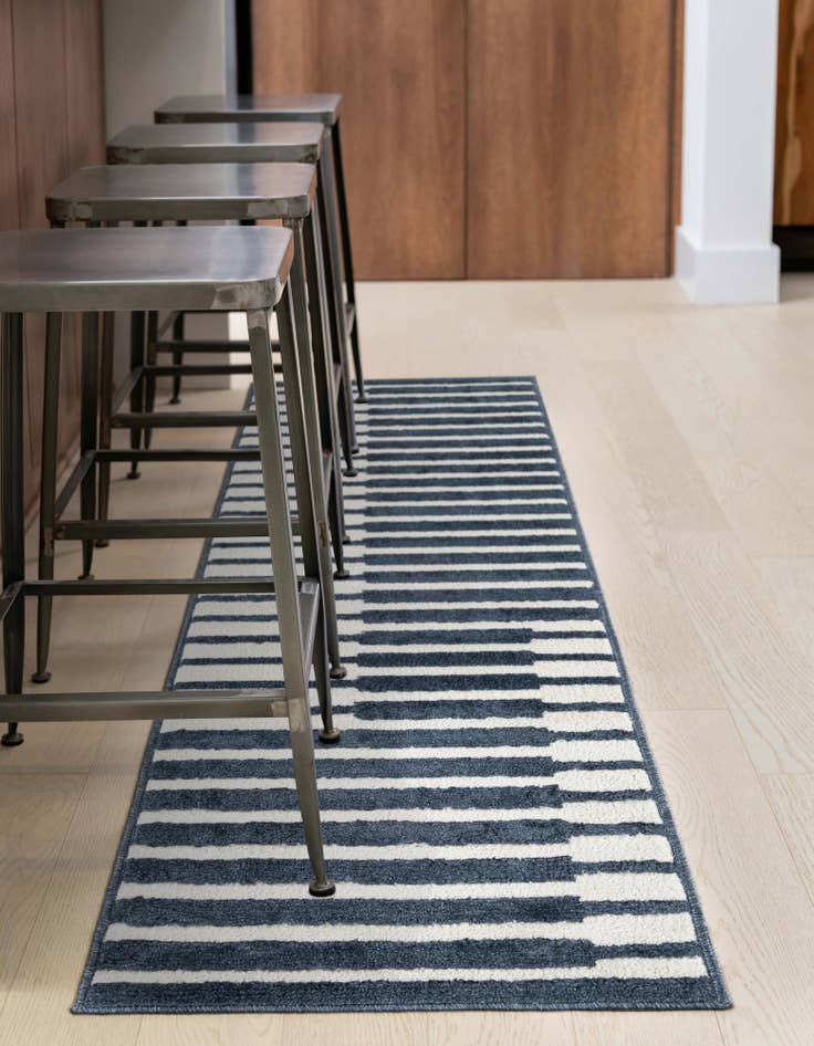 Detail image of 2' 7 x 10' Oslo Runner Rug