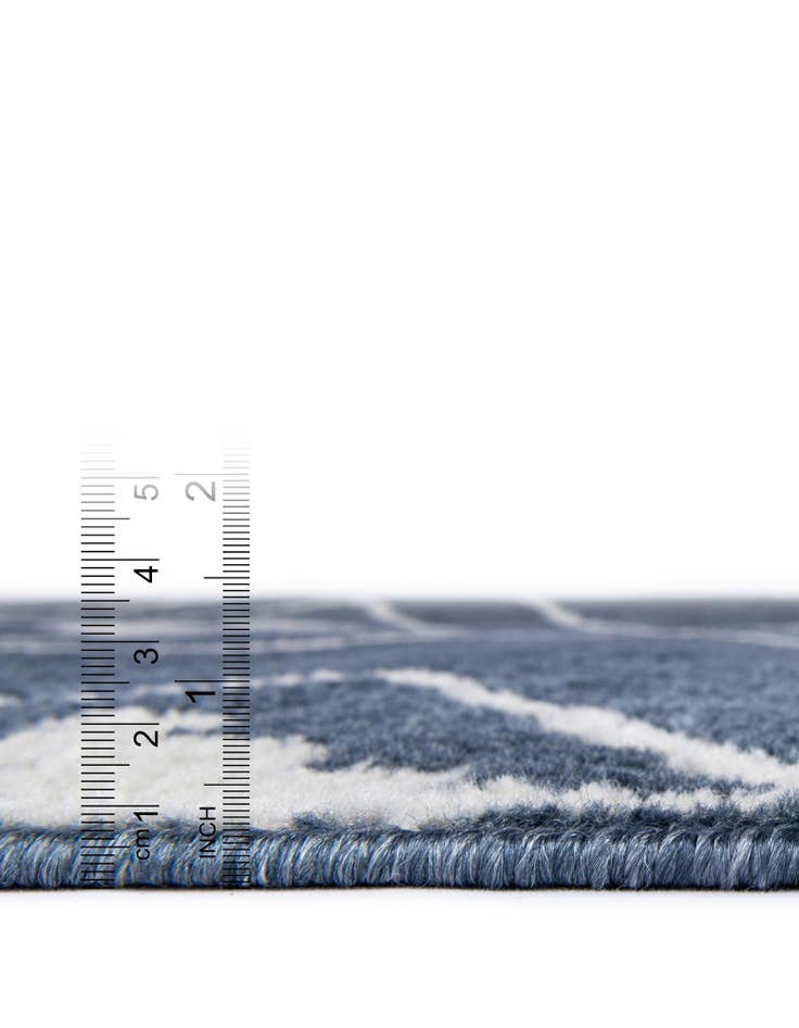 Detail image of 2' 7 x 10' Oslo Runner Rug