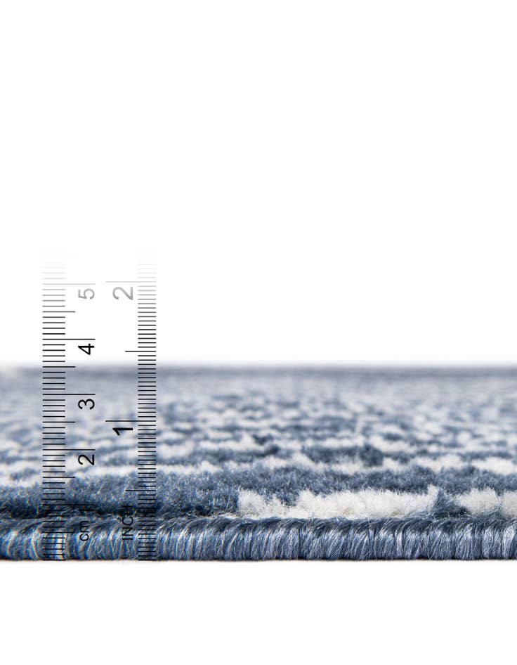Detail image of 2' 7 x 12' Oslo Runner Rug