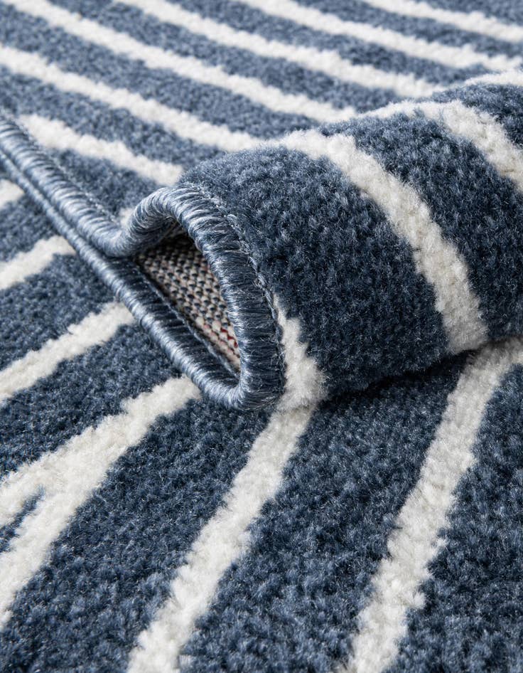 Detail image of 2' 7 x 12' Oslo Runner Rug