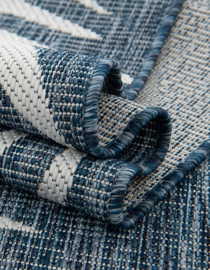 Detail image of 2' 7 x 10' Easy-Clean Botanical Indoor / Outdoor Runner Rug