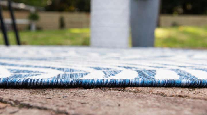 2' 7 x 10' Easy-Clean Botanical Indoor / Outdoor Runner Rug