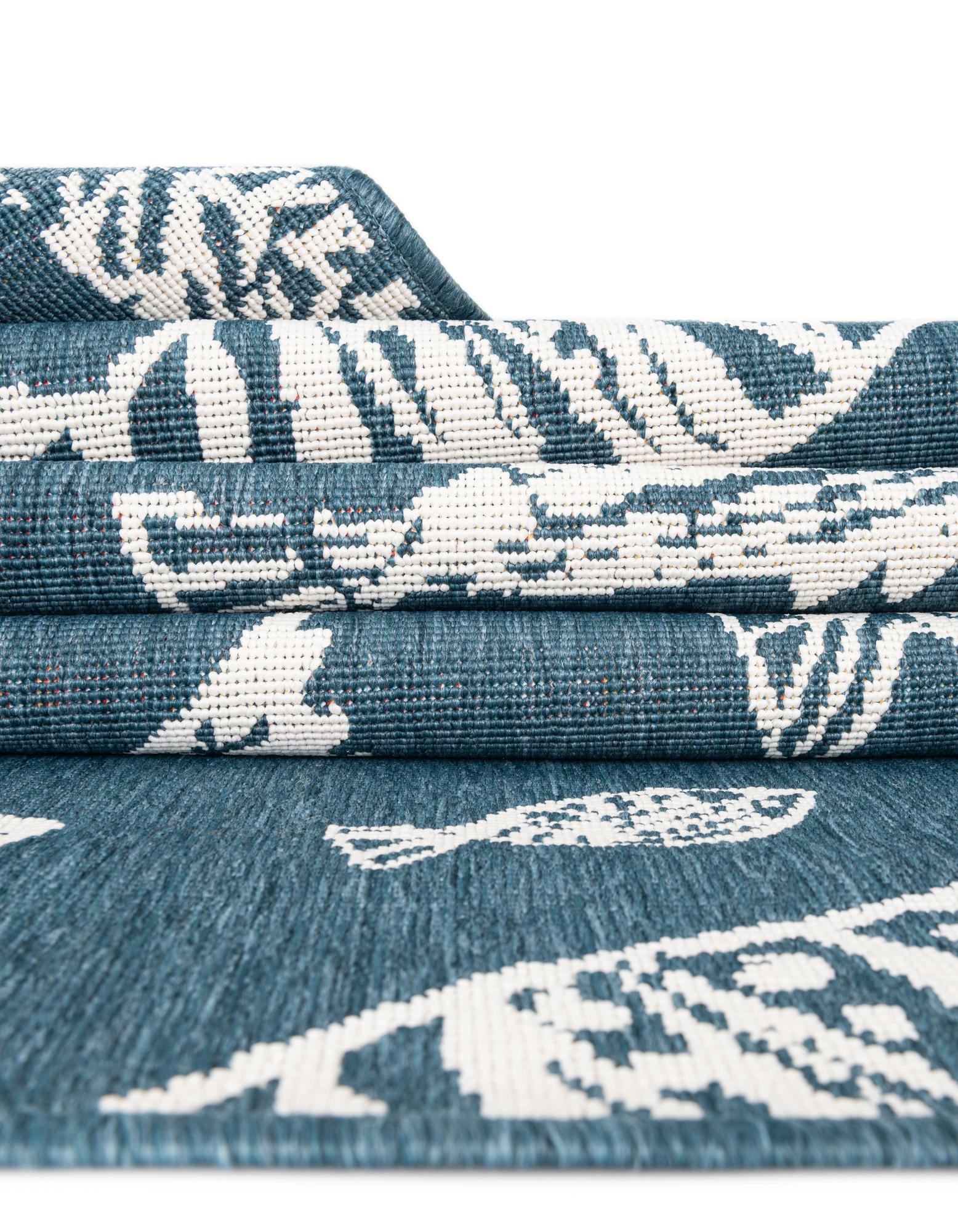 2' 7 x 10' Easy-Clean Coastal Indoor / Outdoor Runner Rug