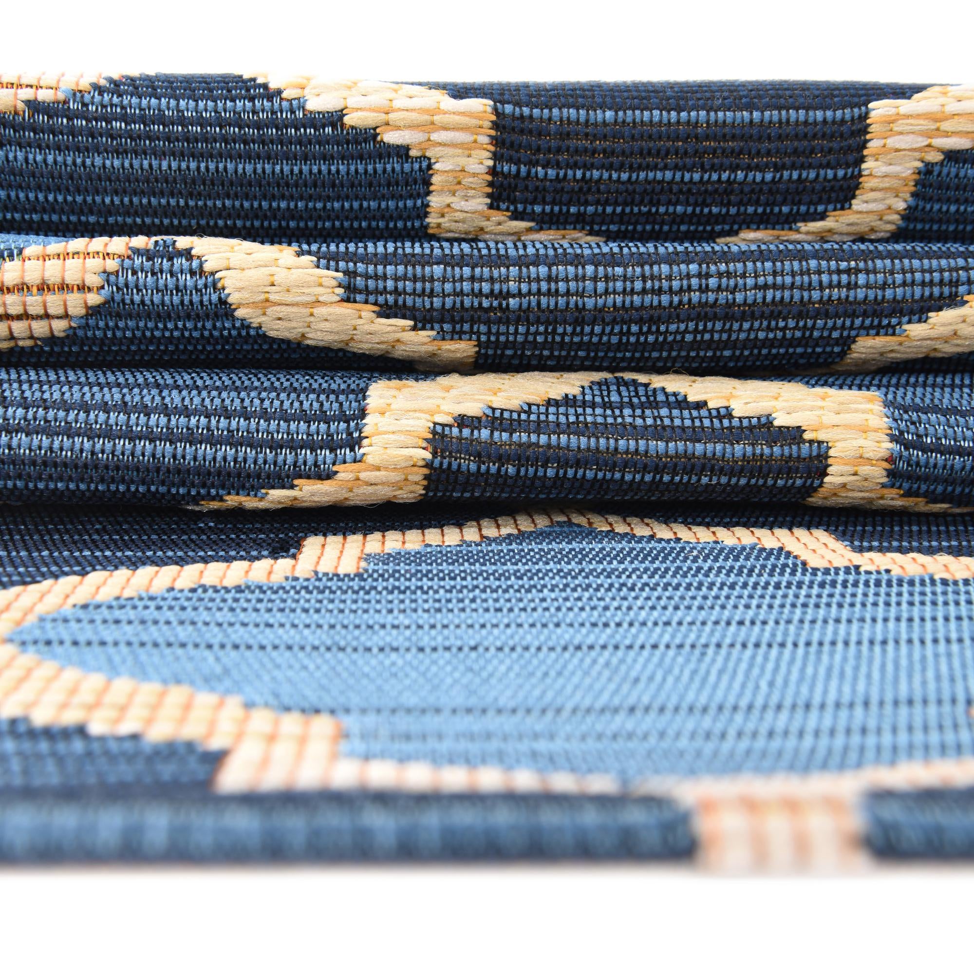 2' 7 x 5' 3 Easy-Clean Lattice Indoor / Outdoor Runner Rug