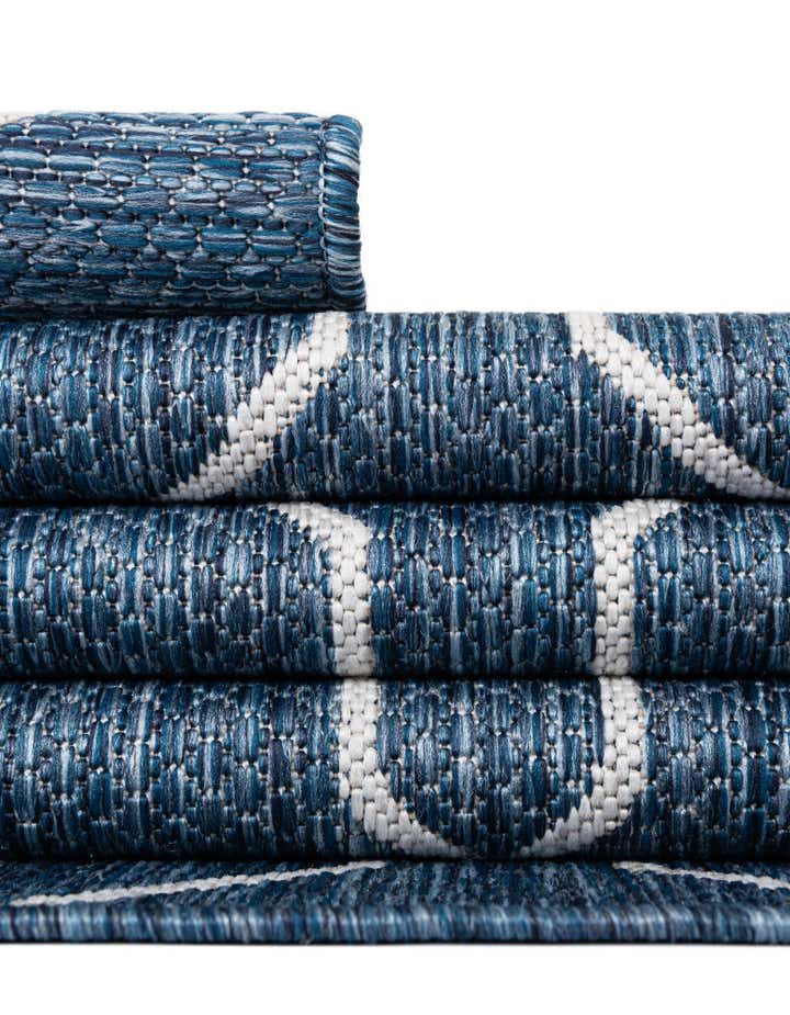 2' x 6' Easy-Clean Lattice Indoor / Outdoor Runner Rug
