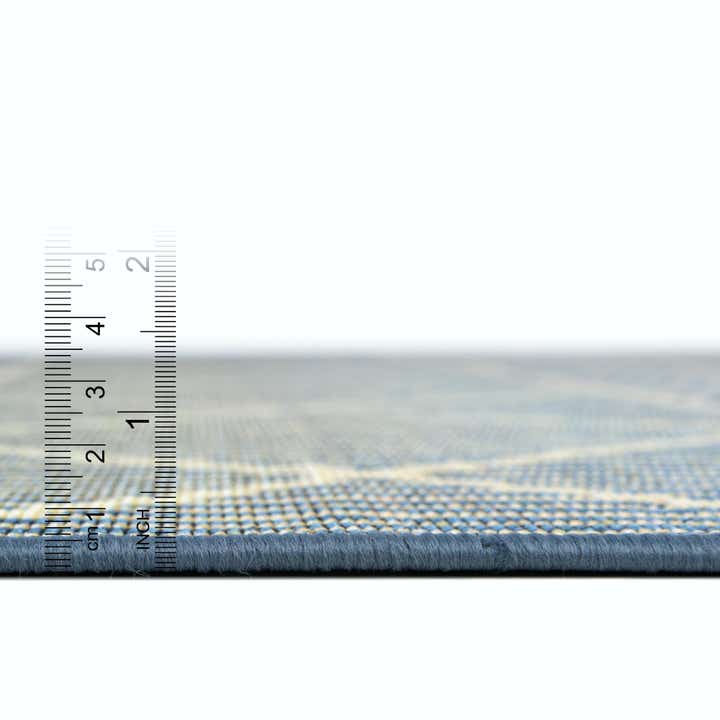 2' 7 x 5' 3 Easy-Clean Lattice Indoor / Outdoor Runner Rug