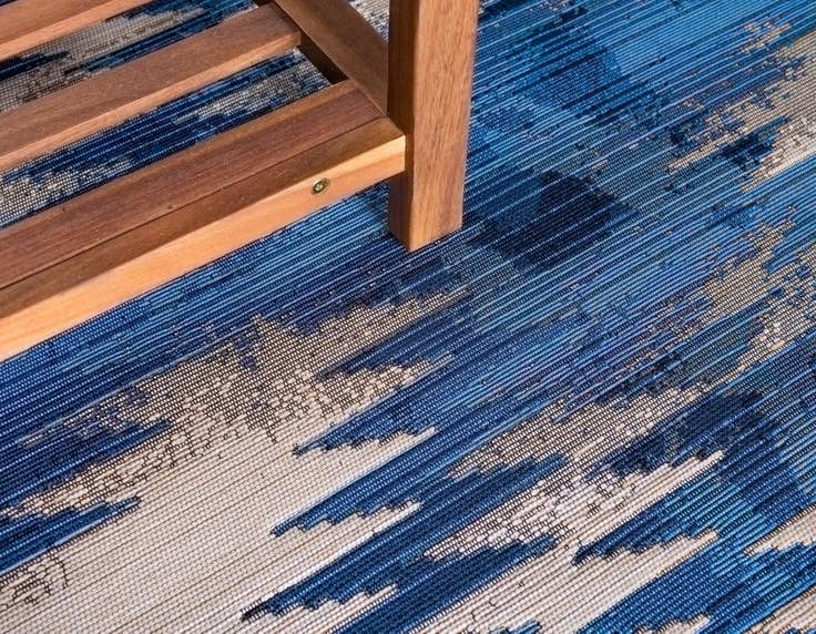 Detail image of 2' 7 x 5' 3 Easy-Clean Modern Indoor / Outdoor Runner Rug