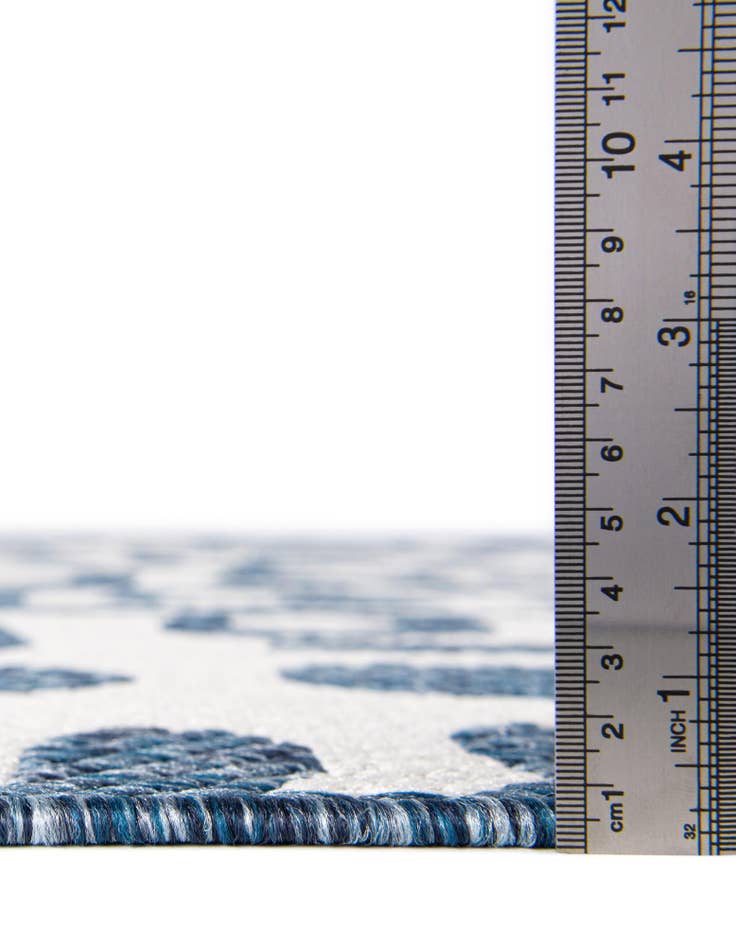 Detail image of 2' 7 x 12' Easy-Clean Modern Indoor / Outdoor Runner Rug
