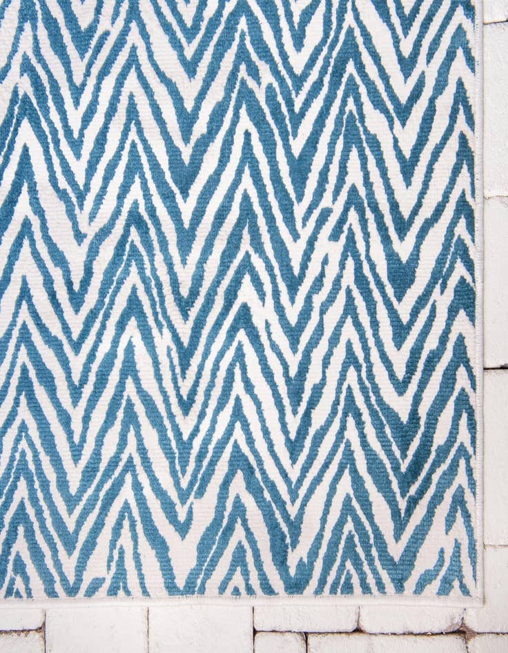 Detail image of 2' 2 x 8'  Washable Oasis Indoor / Outdoor Runner Rug