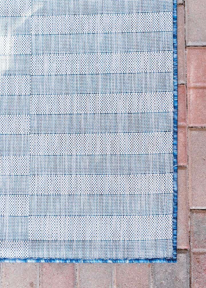 2' x 6' Easy-Clean Striped Indoor / Outdoor Runner Rug