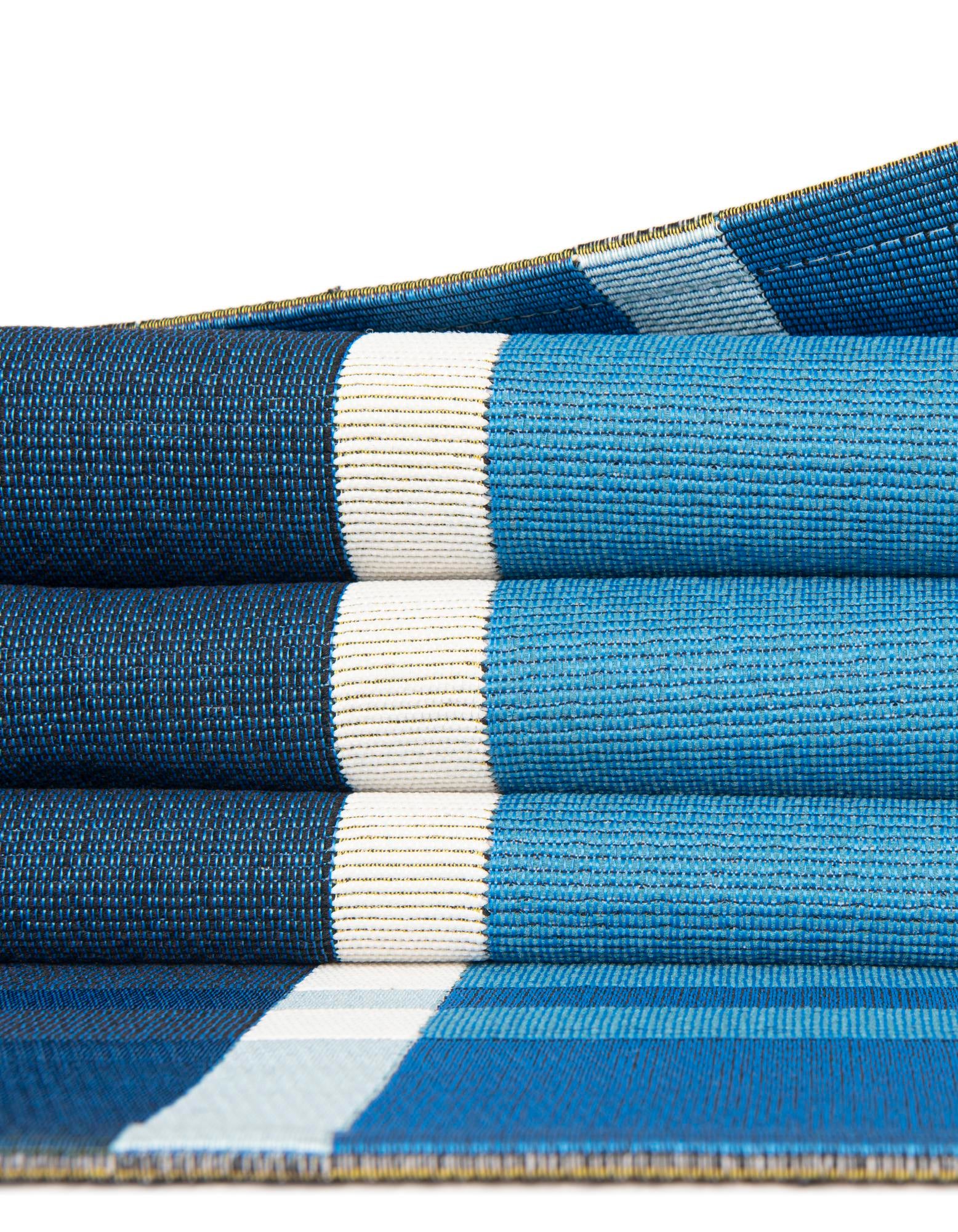 2' 7 x 10' Easy-Clean Striped Indoor / Outdoor Runner Rug